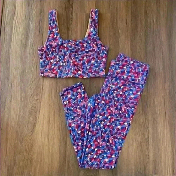 Fabletics Mosaic Print Workout Set - Picture 1 of 8
